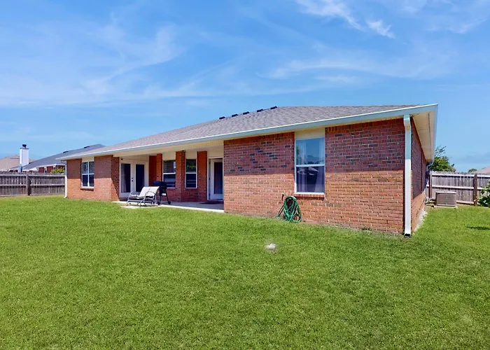 Gorgeous Pet Friendly Coastal With Plenty Of Space And Easy Access Pensacola